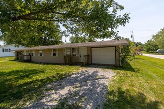 400 Meadow Ln in Hallsville, MO - Building Photo - Building Photo