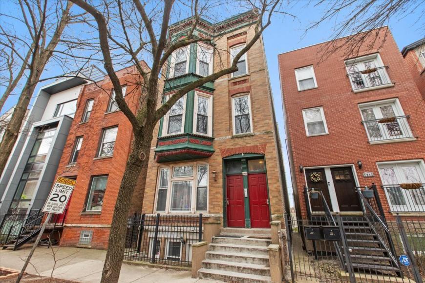 1911 W Ohio St in Chicago, IL - Building Photo