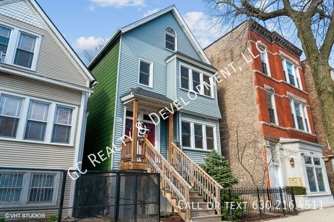 property at 1028 W Roscoe St