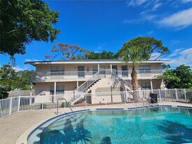 209 Northwest Jefferson Cir N in St. Petersburg, FL - Building Photo