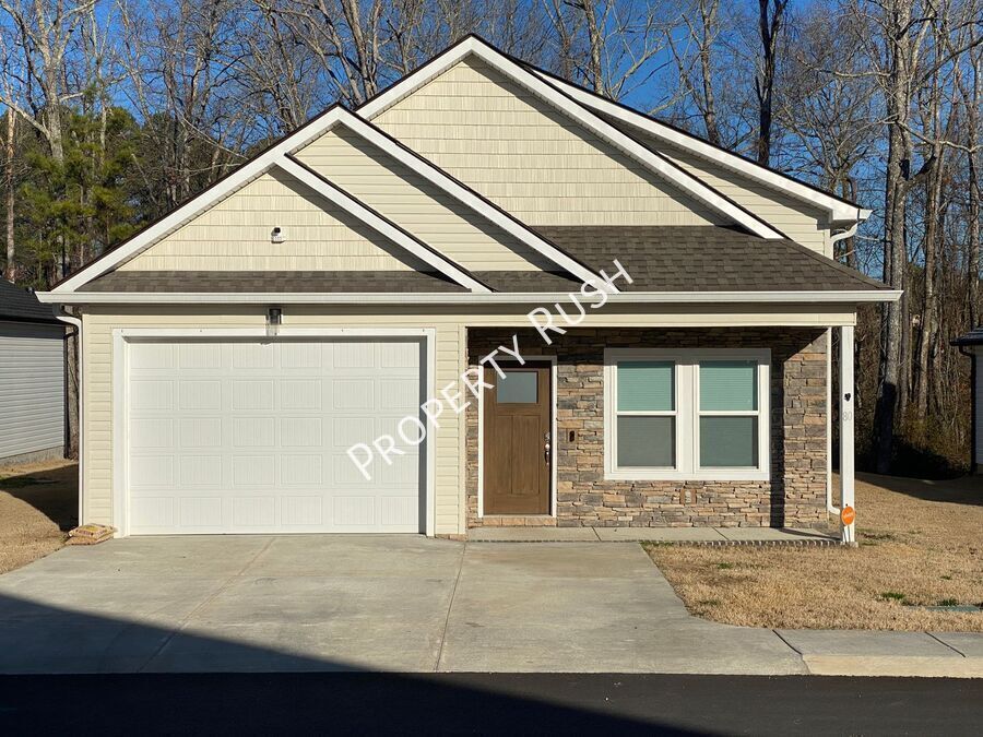 80 Rock Brg Dr in Ringgold, GA - Building Photo