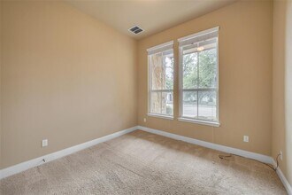 10821 Crosbyton Ln in Austin, TX - Foto de edificio - Building Photo