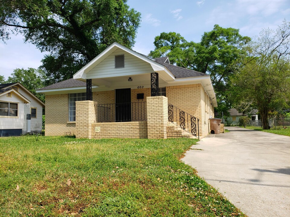 660 Leslie Ave in Mobile, AL - Building Photo