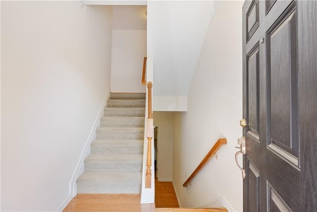 1886 Greystone Oaks Way in Atlanta, GA - Building Photo - Building Photo