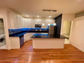 6 Strawberry St, Unit 2 in Philadelphia, PA - Building Photo - Building Photo