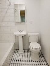 114 Woodbridge Ave in Highland Park, NJ - Foto de edificio - Building Photo