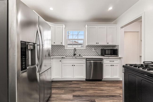 7637 Radford Ave in North Hollywood, CA - Building Photo - Building Photo