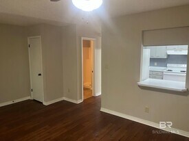 600 Cheshire Ln in Daphne, AL - Building Photo