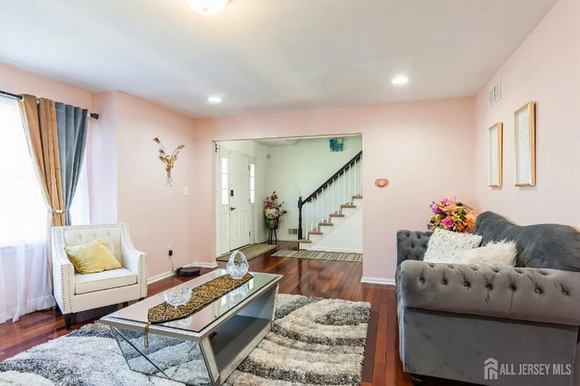 1484 Osage Rd in North Brunswick, NJ - Foto de edificio - Building Photo