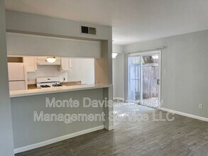 1312 Southport Dr in Austin, TX - Foto de edificio - Building Photo