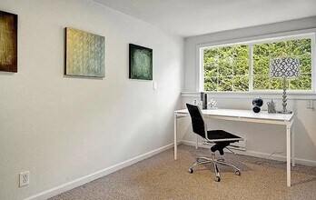 9847 NE 19th St in Bellevue, WA - Building Photo - Building Photo