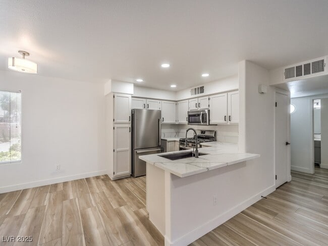 property at 3425 E Russell Rd