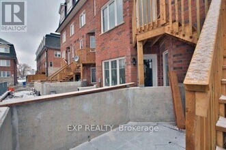 2420 Baronwood Dr in Oakville, ON - Building Photo - Building Photo