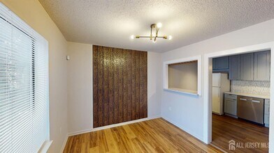 29 Chatham Square in Sayreville, NJ - Building Photo - Building Photo