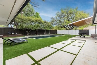 5239 Edmondson Ave in Dallas, TX - Building Photo - Building Photo