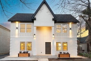 1644 W Mistletoe Ave in San Antonio, TX - Building Photo