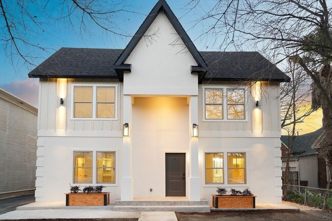 property at 1644 W Mistletoe Ave