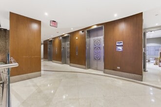 811 4th St NW, Unit 414 in Washington, DC - Foto de edificio - Building Photo