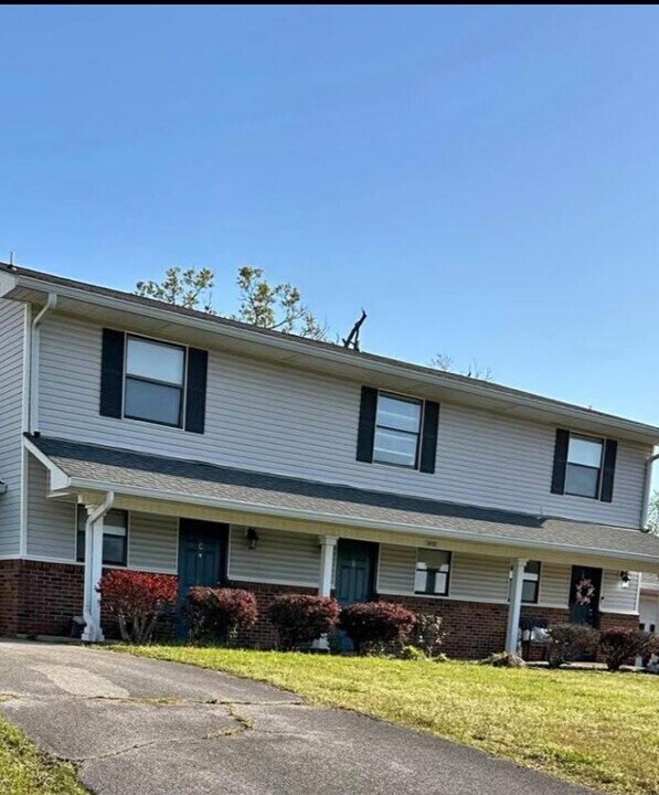409 Claymar Dr, Unit C in Lawrenceburg, TN - Foto de edificio