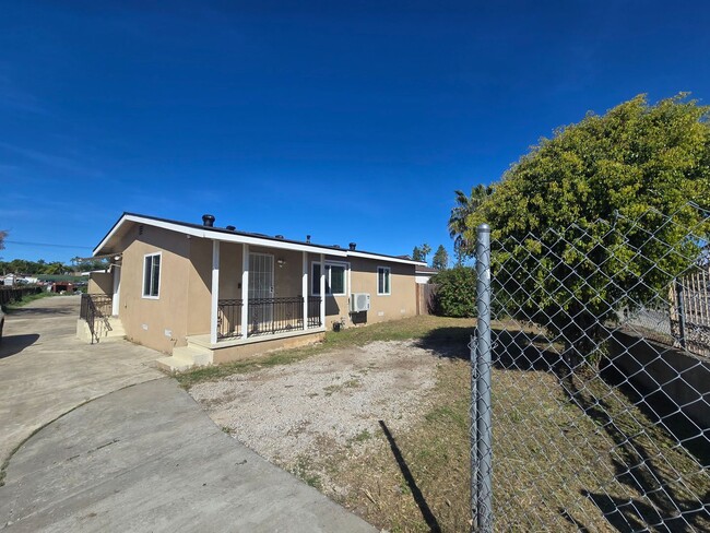 property at 1018 N Santa Fe Ave