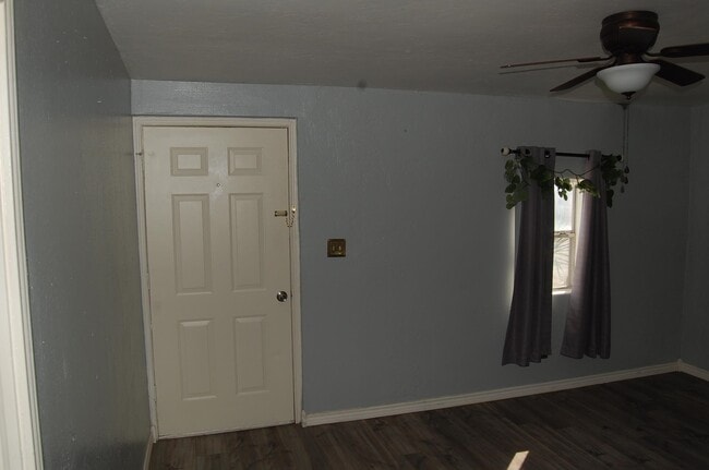 1902 E Price St in Laredo, TX - Building Photo - Building Photo