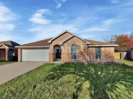 512 Timber Dr in Waxahachie, TX - Building Photo