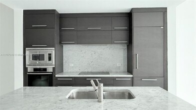 900 Biscayne Blvd in Miami, FL - Building Photo - Building Photo