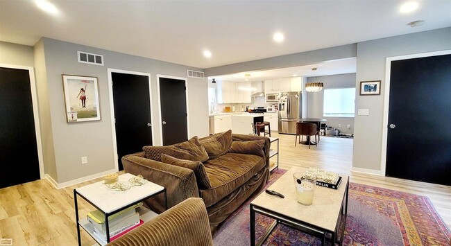 1277 E Lincoln St in Birmingham, MI - Building Photo - Building Photo