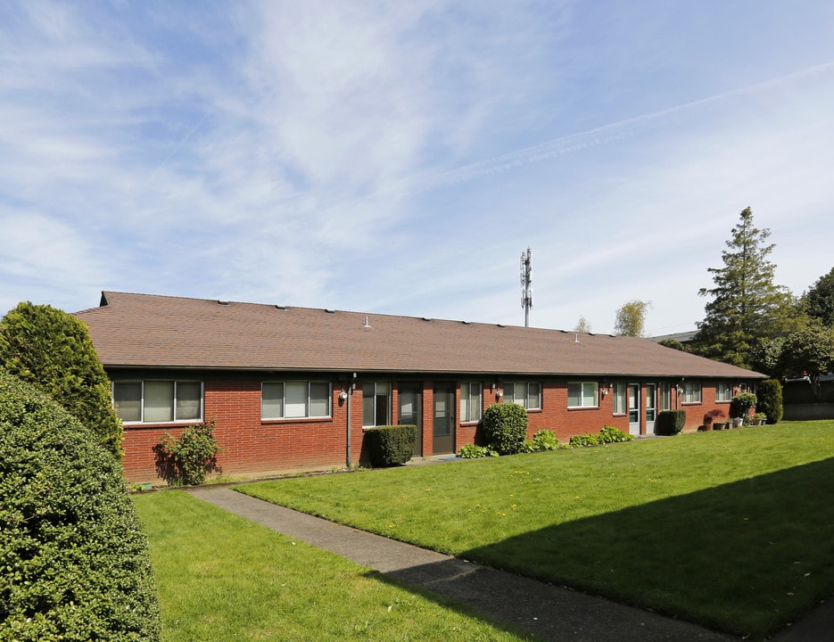 Waverly Village Apartments in Portland, OR - Building Photo