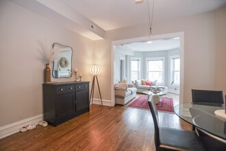 1315 W Eddy St in Chicago, IL - Building Photo - Building Photo