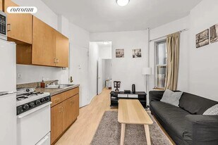 648 9th Ave in New York, NY - Building Photo