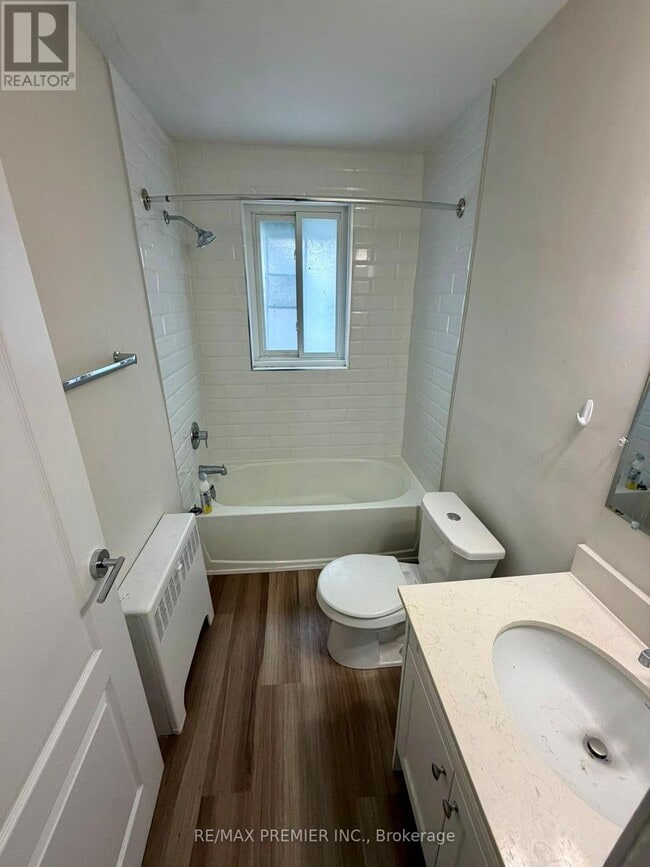 10 Crosthwaite Ave S in Hamilton, ON - Building Photo - Building Photo