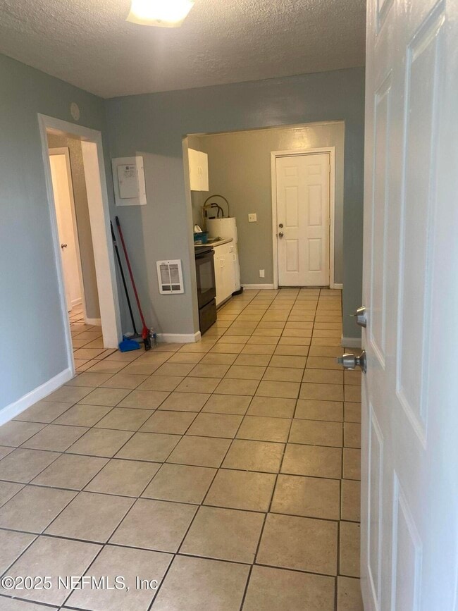 5754 Moncrief Rd in Jacksonville, FL - Building Photo - Building Photo