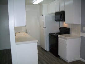 2445 E Del Mar Blvd, Unit 1 in Pasadena, CA - Building Photo