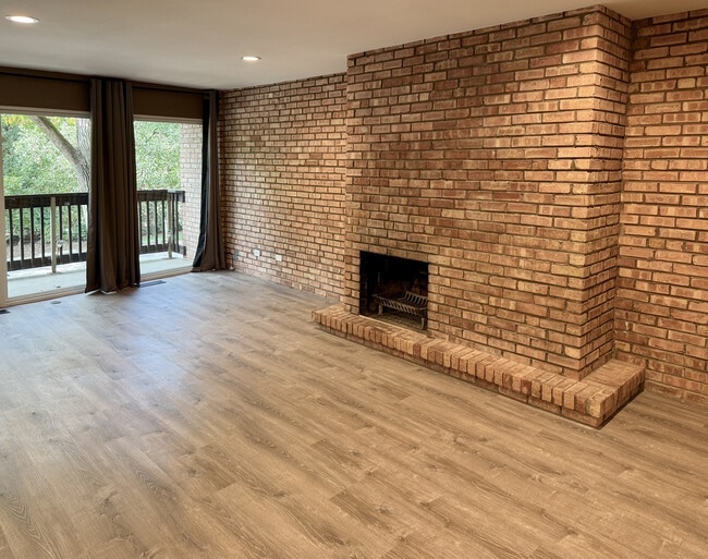5600 Hillcrest Ln in Lisle, IL - Building Photo - Building Photo
