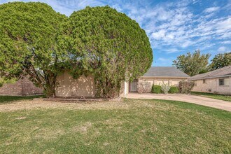 15934 Beechnut St in Houston, TX - Building Photo - Building Photo