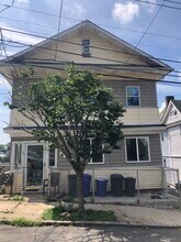 102 Scribner Ave, Unit 1st floor in Staten Island, NY - Building Photo - Building Photo