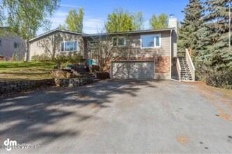 6148 Chevigny St in Anchorage, AK - Building Photo - Building Photo