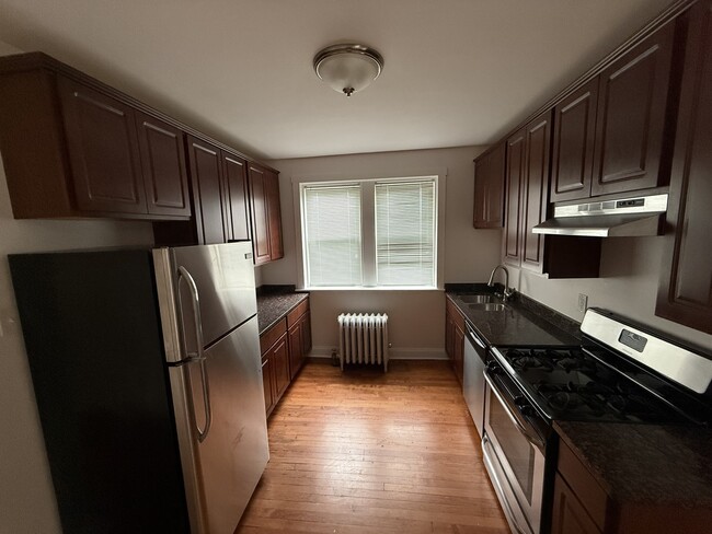 property at 5521 W Farragut Ave