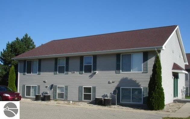 property at 1501 E Bellows St