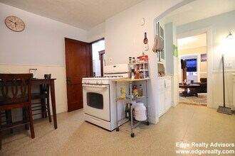 114 Nonantum St, Unit 1 in Boston, MA - Foto de edificio - Building Photo