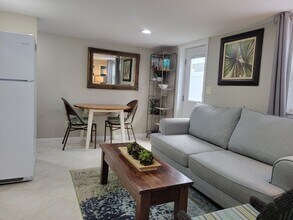 371 E Penn St, Unit Home in Long Beach, NY - Building Photo - Building Photo