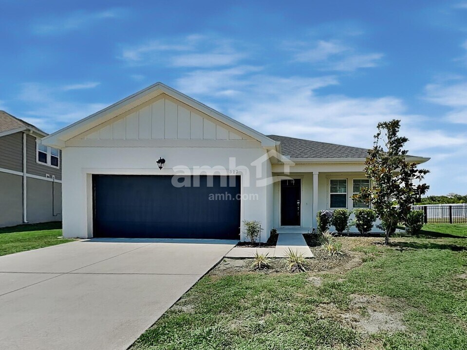 327 Pine Terrace Dr in Ruskin, FL - Building Photo