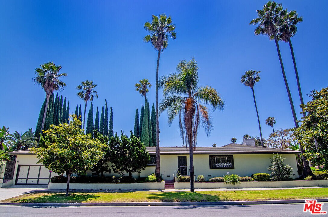 180 Highland Ave in Los Angeles, CA - Building Photo