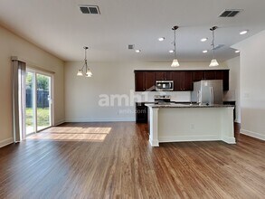 8547 Highfield Ave in Jacksonville, FL - Foto de edificio - Building Photo