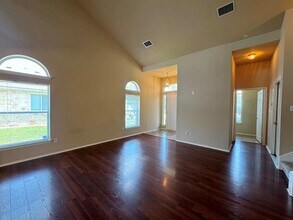 1005 Gentry Dr in Leander, TX - Building Photo - Building Photo
