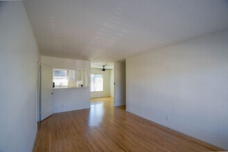 5654 Camellia Ave, Unit 11488 03 in Los Angeles, CA - Building Photo - Building Photo