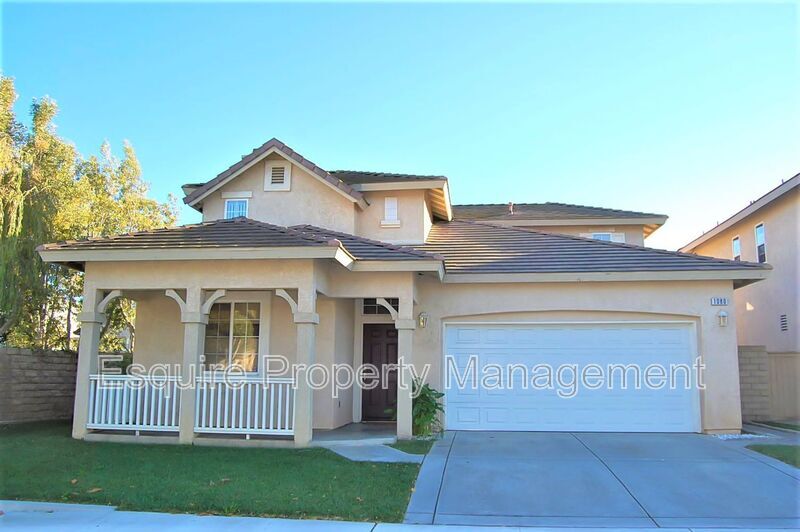 1080 Avenida Classica in Oxnard, CA - Building Photo
