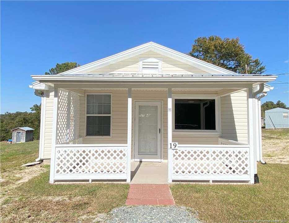 19 Myrtle Ln in Sanford, NC - Foto de edificio