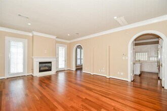 2124 Nantucket Dr in Houston, TX - Building Photo - Building Photo